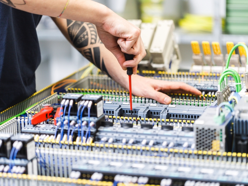 Cablaggi quadri elettrici: qualit&agrave; certificata e processo ottimizzato